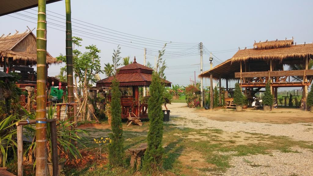 Heun Baan Rong Khun Resort Chiang Rai Buitenkant foto