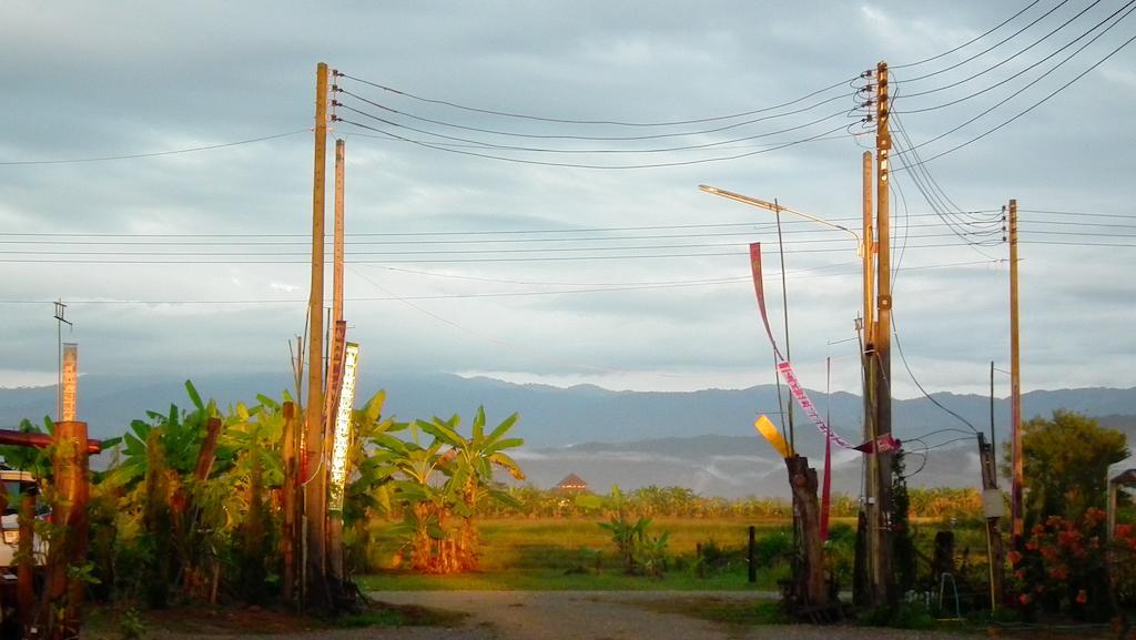 Heun Baan Rong Khun Resort Chiang Rai Buitenkant foto