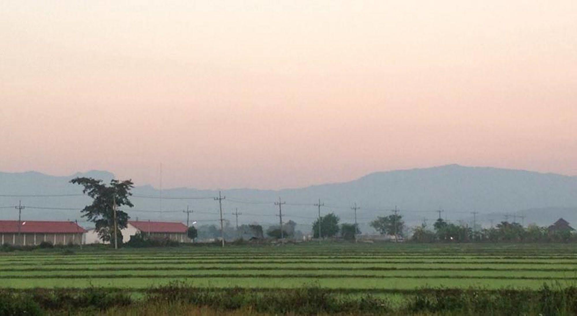 Heun Baan Rong Khun Resort Chiang Rai Buitenkant foto